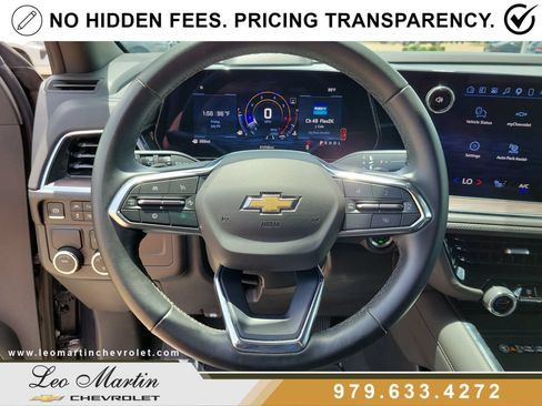 Used 2025 Chevrolet Suburban LT RWD image 21