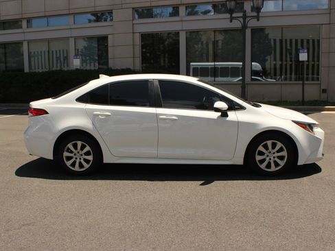 Used 2023 Toyota Corolla LE FWD image 6