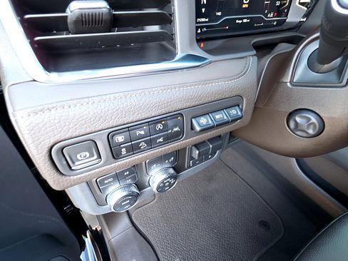 Used 2023 GMC Yukon Denali w/ Denali Reserve Package image 22