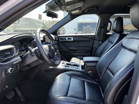 Used 2020 Ford Explorer XLT w/ Equipment Group 202A AWD/4WD image 34