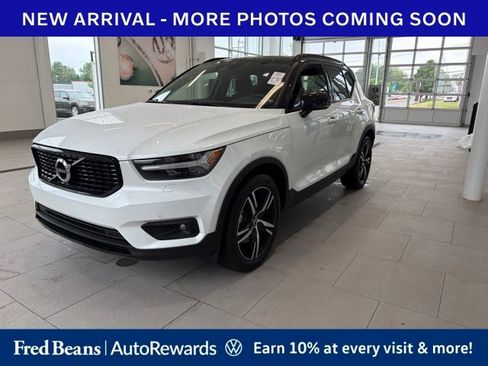Used 2022 Volvo XC40 T5 R-Design w/ Climate Package AWD/4WD image 3