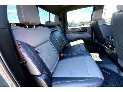 Used 2025 Chevrolet Silverado 2500 ZR2 AWD/4WD image 29