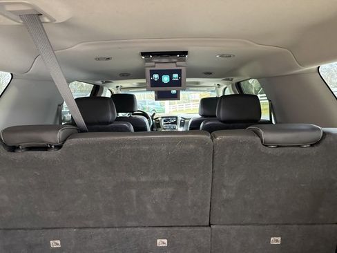 Used 2019 Chevrolet Suburban Premier image 38