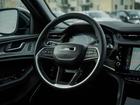 New 2026 Jeep Grand Cherokee Limited w/ Luxury Tech Group II image 16