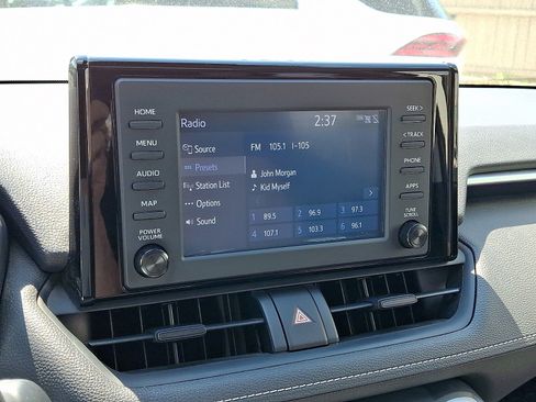 Used 2019 Toyota RAV4 XLE w/ Carpet Mat Package AWD/4WD image 19