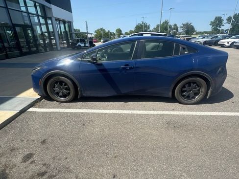 Used 2023 Toyota Prius LE FWD image 3