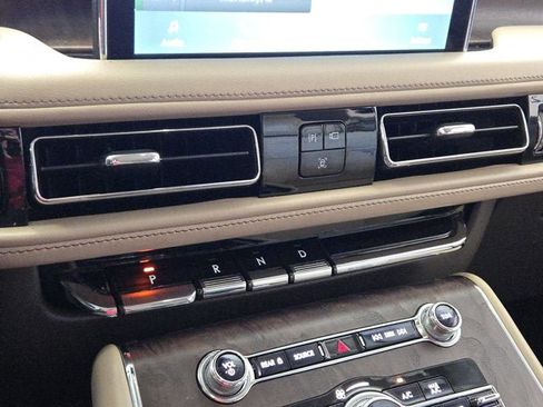 Used 2021 Lincoln Aviator Reserve w/ Equipment Group 210A AWD/4WD image 26