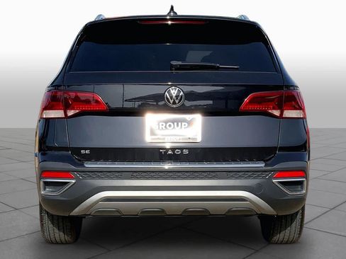 Used 2024 Volkswagen Taos SE w/ Panoramic Sunroof Package FWD image 5