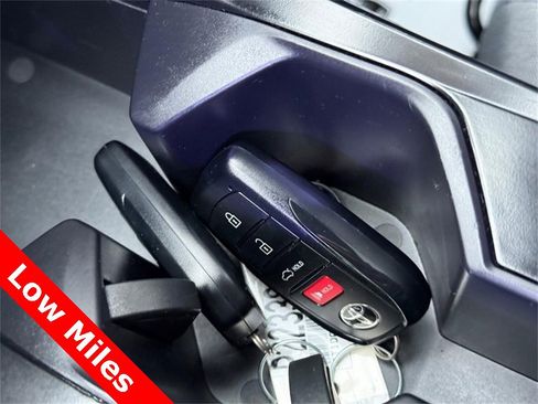 Used 2025 Toyota Camry LE image 31