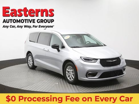 Used 2024 Chrysler Pacifica Touring-L FWD image 50