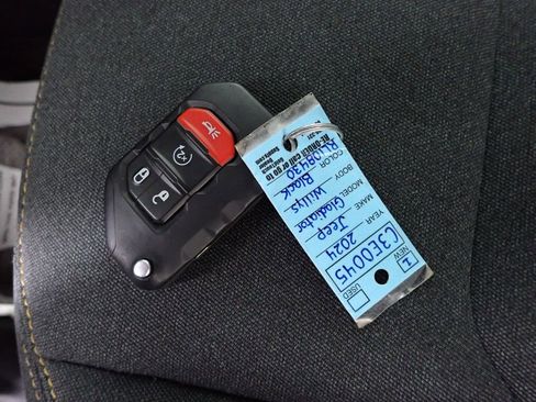 Used 2024 Jeep Gladiator Sport AWD/4WD image 39