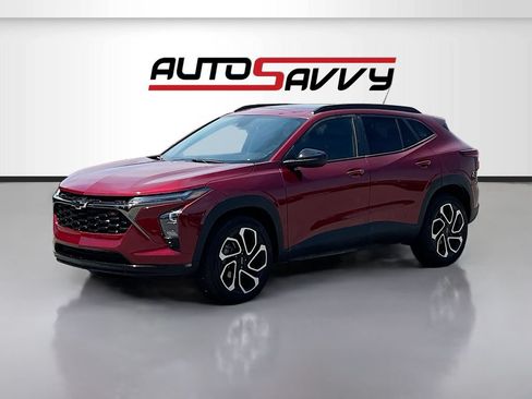 Used 2025 Chevrolet Trax RS w/ Sunroof Package FWD image 3