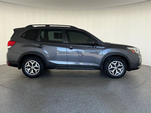 Used 2021 Subaru Forester Premium AWD/4WD image 2