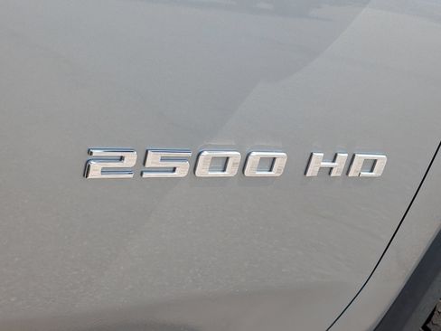 Used 2024 Chevrolet Silverado 2500 ZR2 w/ Technology Package AWD/4WD image 9