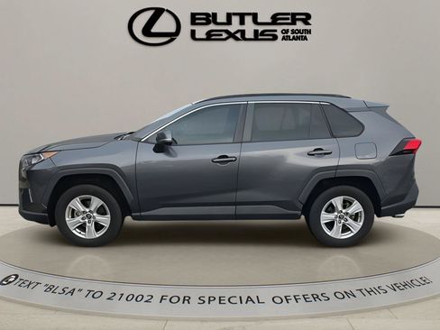Used 2020 Toyota RAV4 XLE w/ Convenience Package FWD image 1