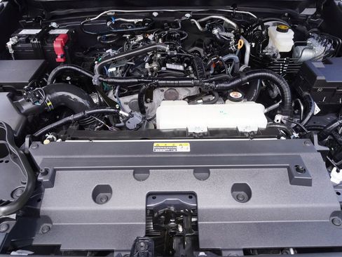 Certified 2025 Toyota Tacoma SR5 AWD/4WD image 20