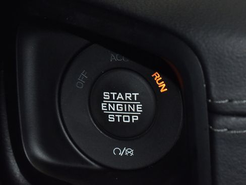 Used 2025 Jeep Wrangler Unlimited Sahara AWD/4WD image 27