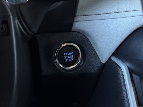 Used 2021 Toyota RAV4 XLE image 24