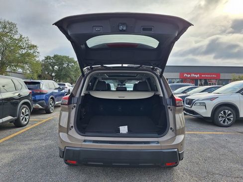 Used 2025 Nissan Rogue SV w/ SV Premium Package image 26