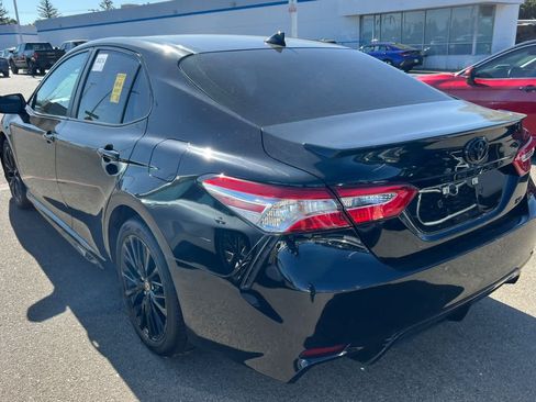 Used 2020 Toyota Camry SE FWD image 6