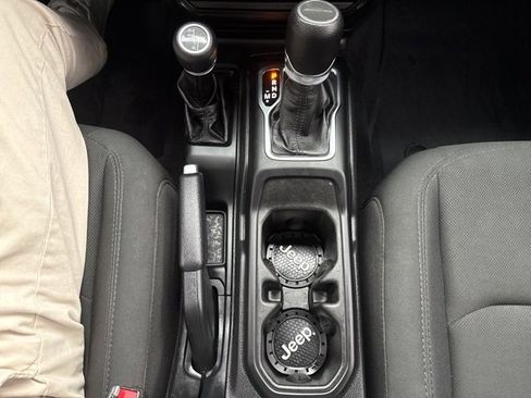 Used 2021 Jeep Gladiator Willys image 24