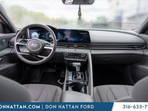Used 2024 Hyundai Elantra SEL w/ Convenience Package FWD image 3