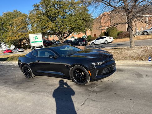 Used 2018 Chevrolet Camaro LT image 7