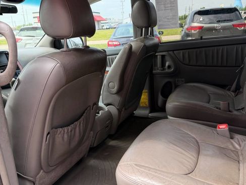 Used 2008 Toyota Sienna FWD image 16