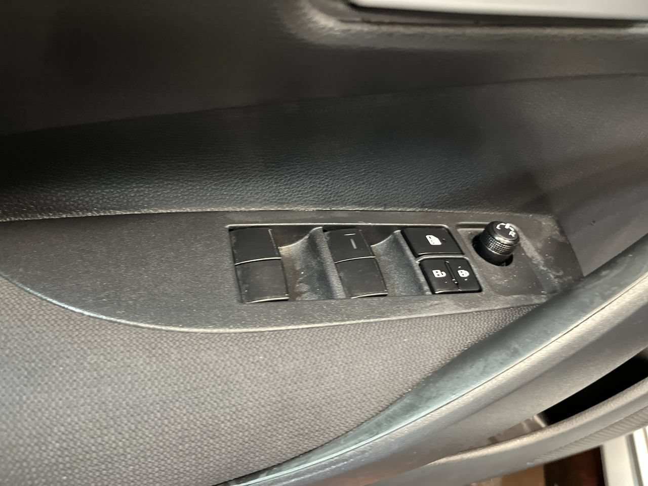 Used 2020 Toyota Corolla LE w/ LE Premium Package FWD image 3