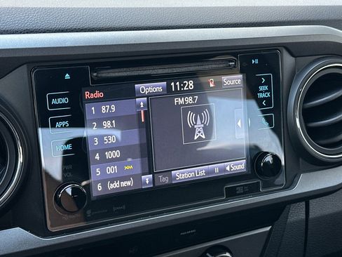 Used 2018 Toyota Tacoma TRD Sport w/ Technology Package image 16