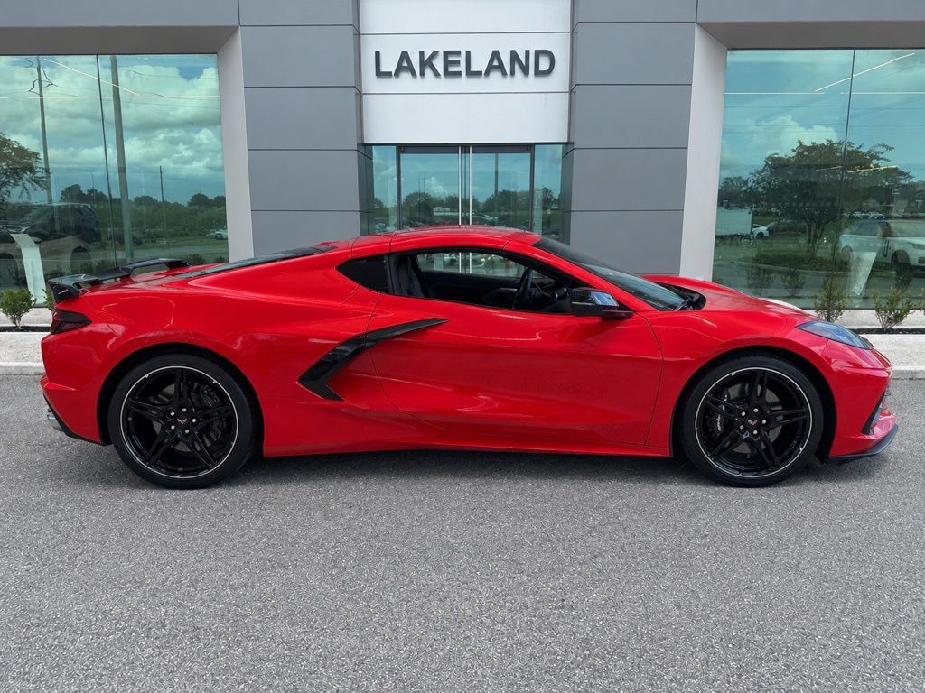 Used 2021 Chevrolet Corvette Stingray Premium Cpe w/ Z51 Performance Package RWD image 2