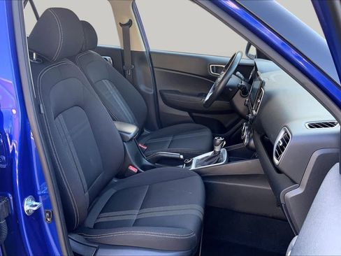 Certified 2025 Hyundai Venue SEL FWD image 9