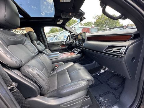 Used 2022 Lincoln Navigator Reserve image 11