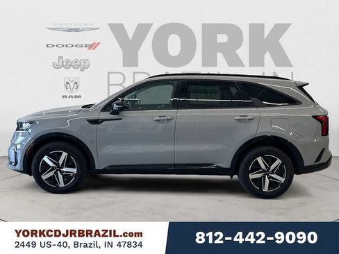 Used 2023 Kia Sorento EX FWD image 2