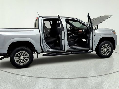 Used 2023 Chevrolet Colorado LT w/ LT Convenience Package II AWD/4WD image 13