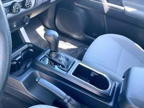 Used 2019 Toyota Tacoma SR image 15
