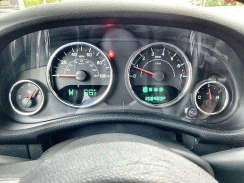 Used 2016 Jeep Wrangler Unlimited Sahara w/ Connectivity Group AWD/4WD image 10
