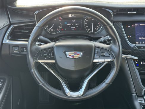 Used 2025 Cadillac XT6 Premium Luxury FWD image 12