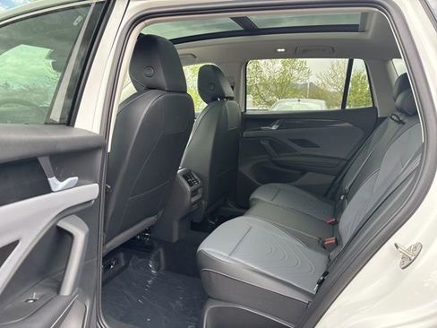 New 2026 Volkswagen Tiguan SE AWD/4WD image 8