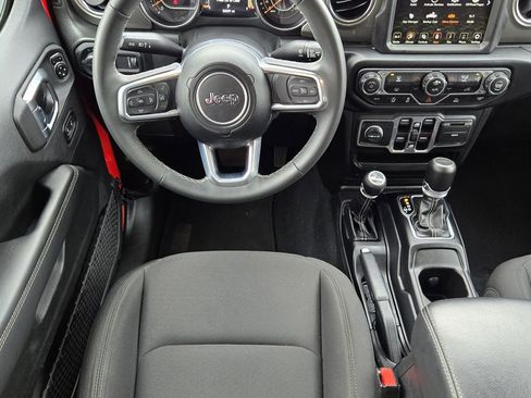 Used 2023 Jeep Gladiator Overland image 15