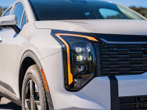 New 2026 Kia Sportage LX FWD image 6