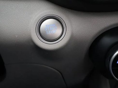 Used 2025 Hyundai Venue SEL FWD image 30