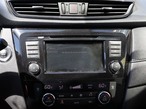 Used 2020 Nissan Rogue SV FWD image 46