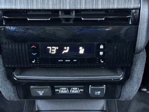 Used 2023 Jeep Wagoneer Series III w/ Convenience Group I image 31