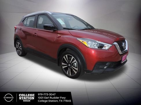 Used 2019 Nissan Kicks SV image 3