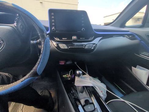 Used 2020 Toyota C-HR XLE FWD image 14