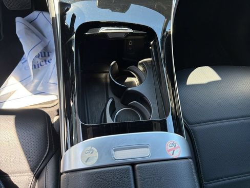 Used 2024 Mercedes-Benz GLC 300 4MATIC image 15