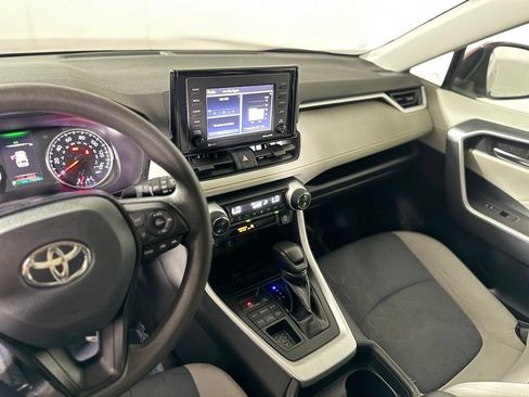 Used 2020 Toyota RAV4 XLE w/ Convenience Package AWD/4WD image 17