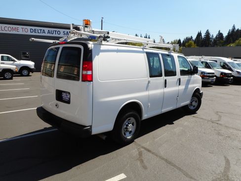 Used 2016 Chevrolet Express 2500 RWD image 7