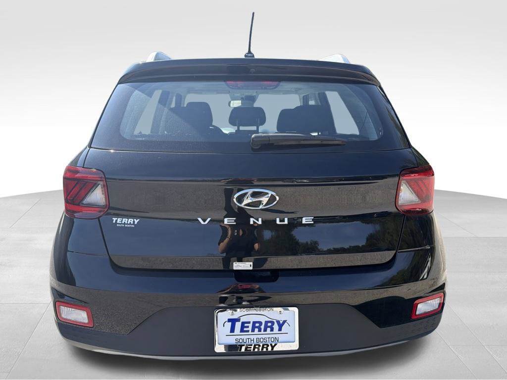 Used 2025 Hyundai Venue SEL FWD image 14